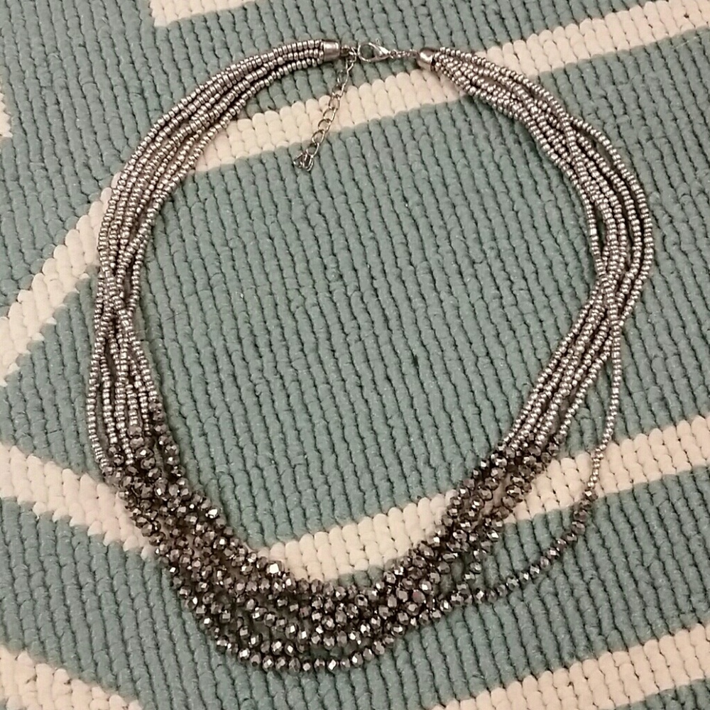 Silver beaded statement necklace 💫
